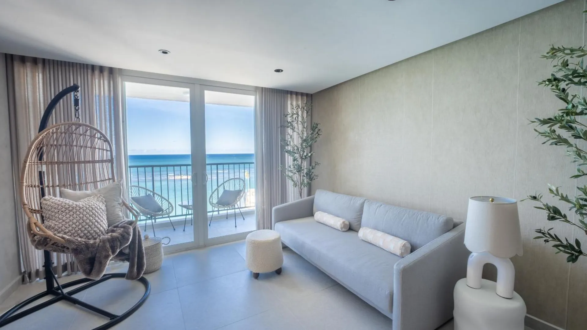 Ocean View Deluxe Suite: Pvt. Beach & Pool San Juan