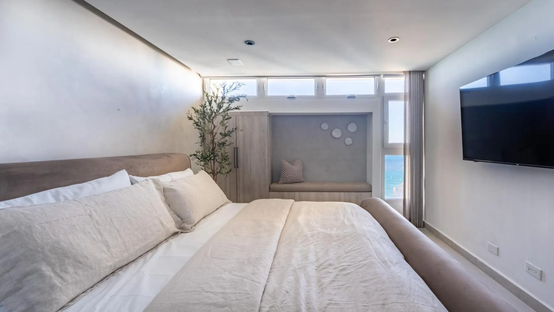 Ocean View Deluxe Suite: Pvt. Beach & Pool San Juan 0*,