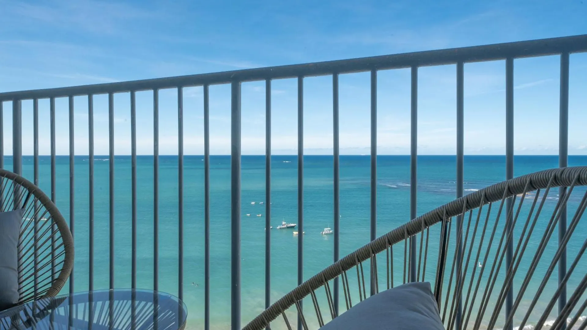 Ocean View Deluxe Suite: Pvt. Beach & Pool San Juan Aparthotel
