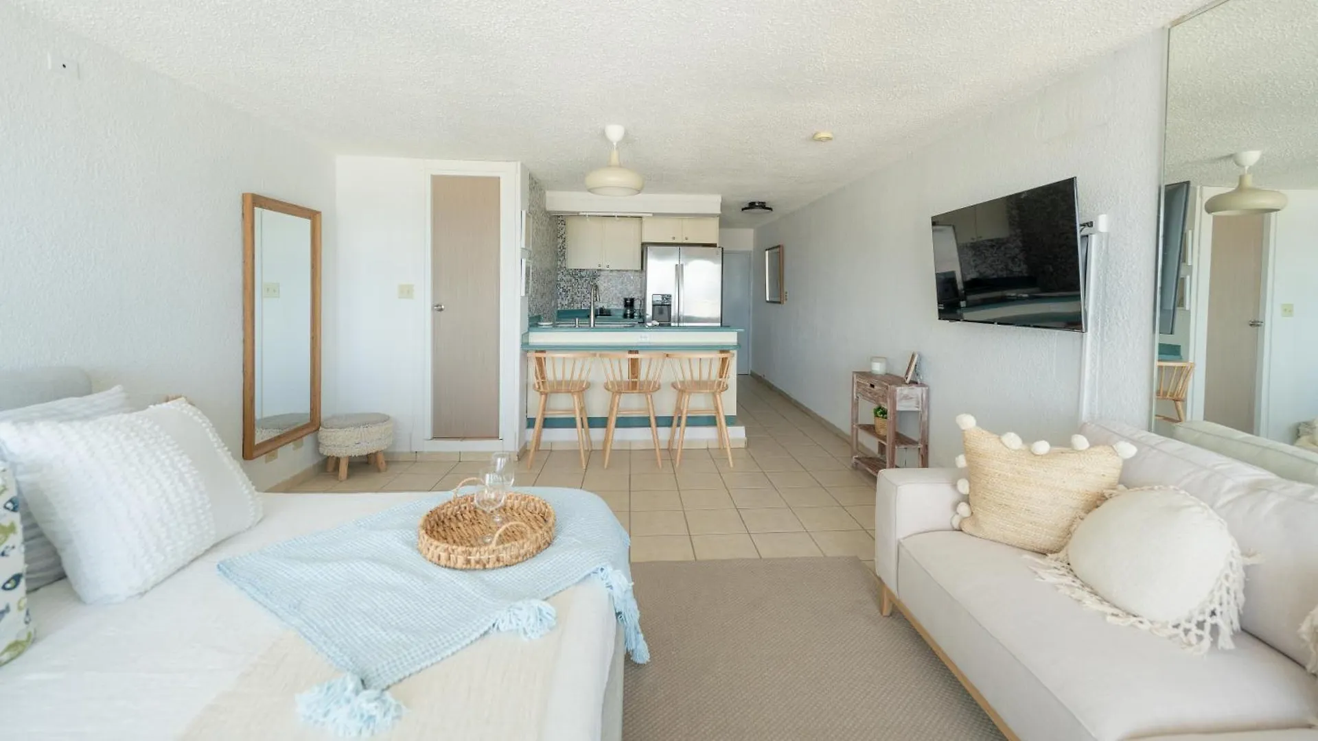 Ocean View Deluxe Suite: Pvt. Beach & Pool San Juan 0*,