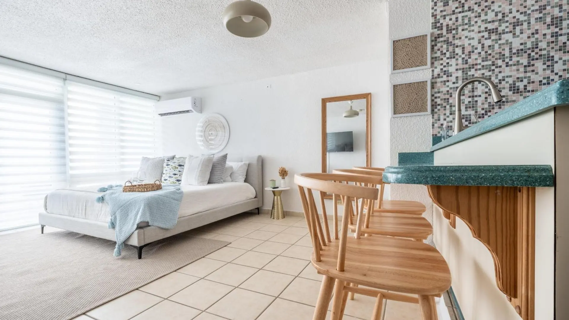 Ocean View Deluxe Suite: Pvt. Beach & Pool San Juan Aparthotel