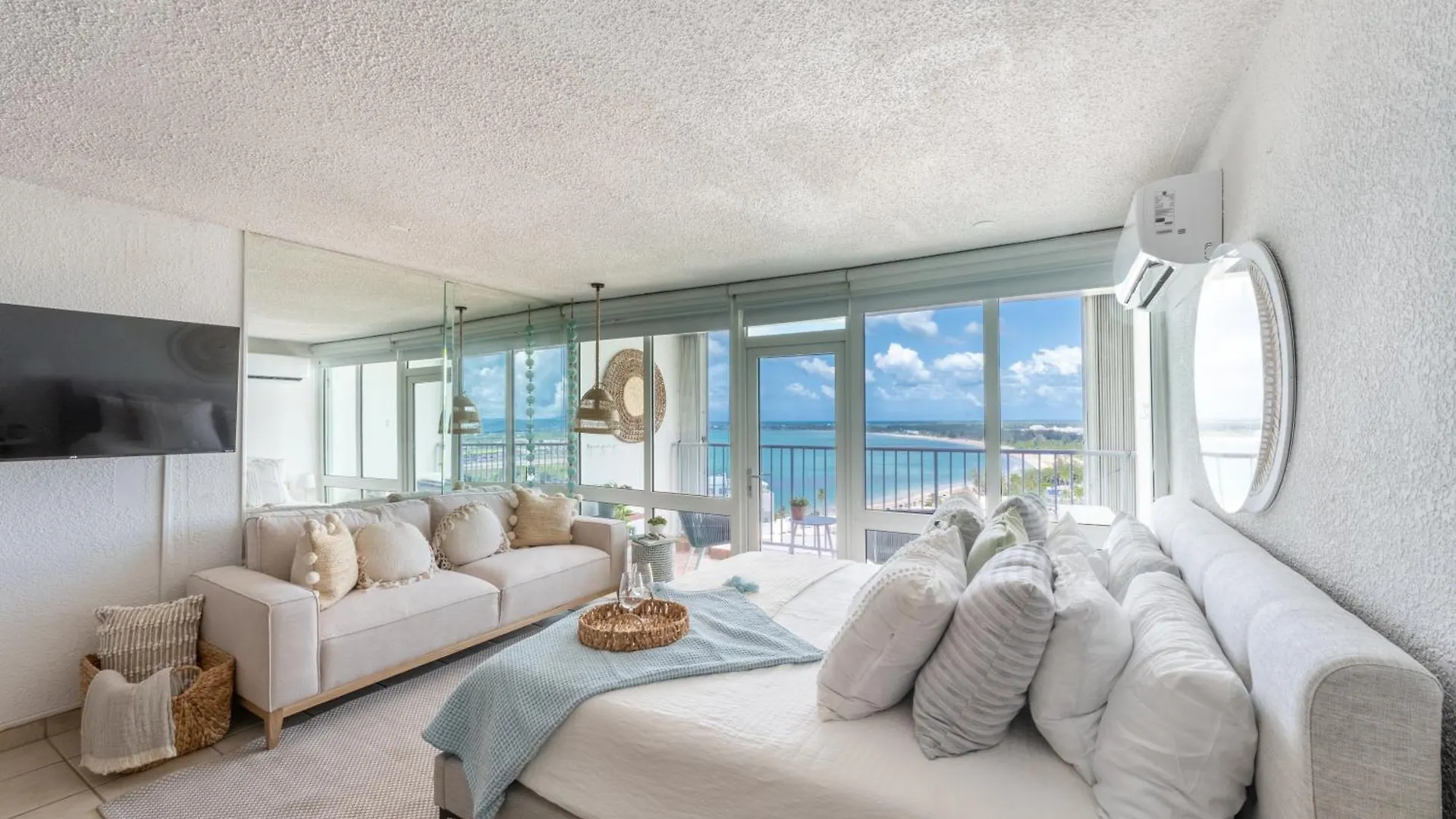 Ocean View Deluxe Suite: Pvt. Beach & Pool San Juan