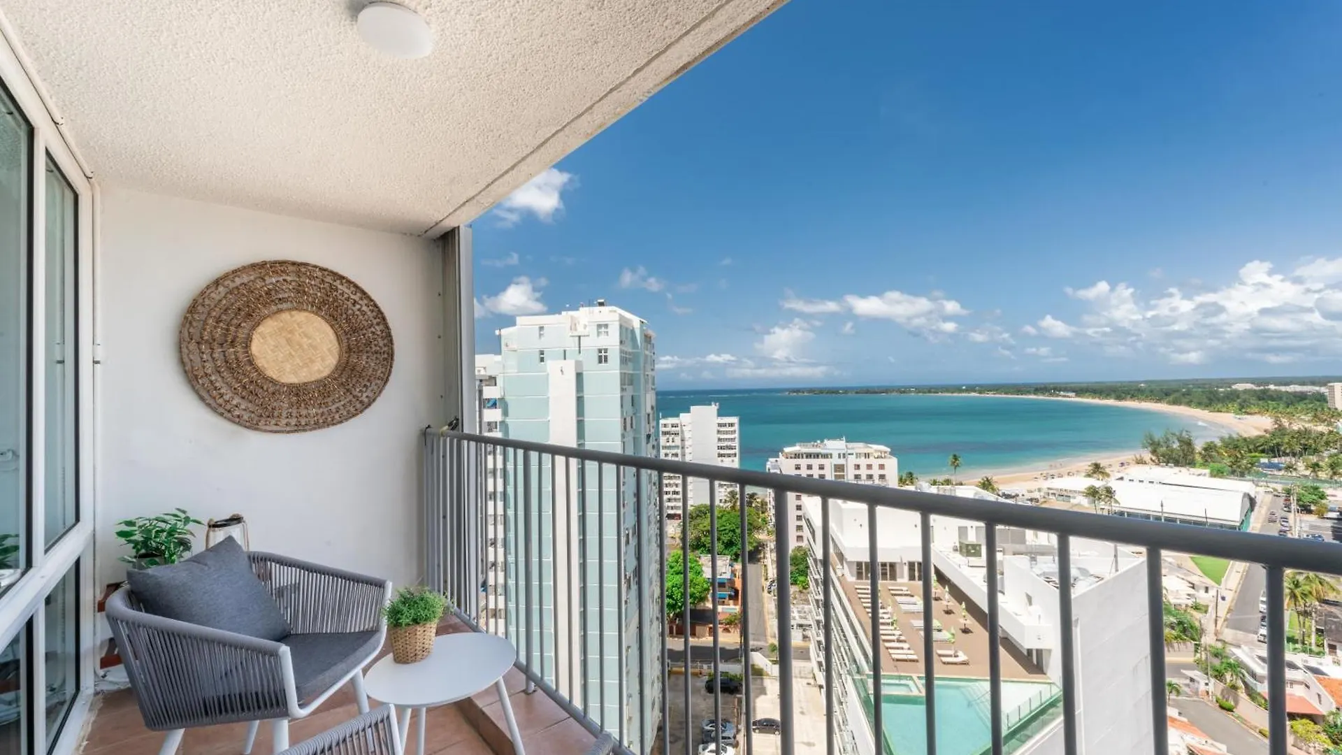 Ocean View Deluxe Suite: Pvt. Beach & Pool San Juan